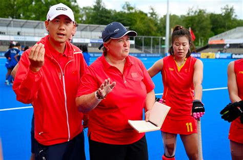 china hockey coach.